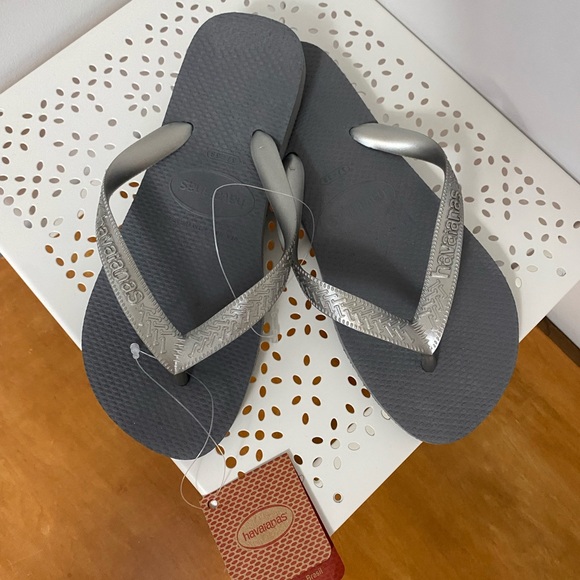 havaianas Flip Flops - Picture 2 of 6